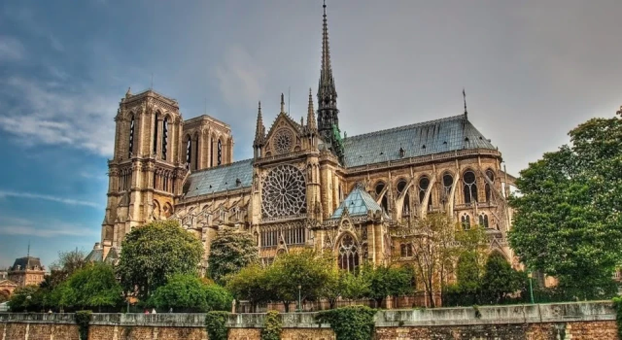 Notre Dame Katedrali'ndeki gizemli lahit açılacak