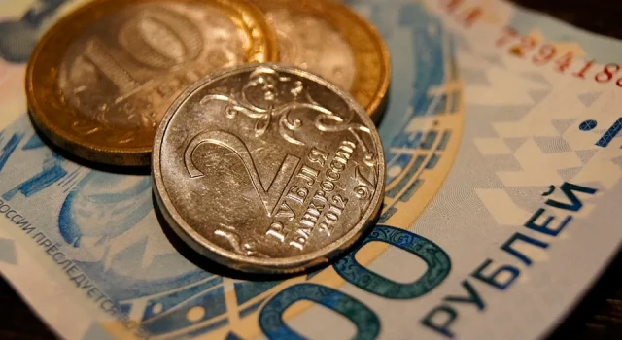 Ruble savaş öncesindeki seviyesine geri döndü