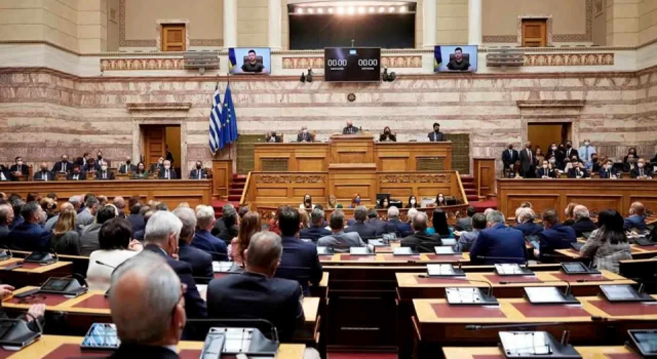 Zelenski'nin Yunan parlamentosundaki konuşması tartışmalara neden oldu