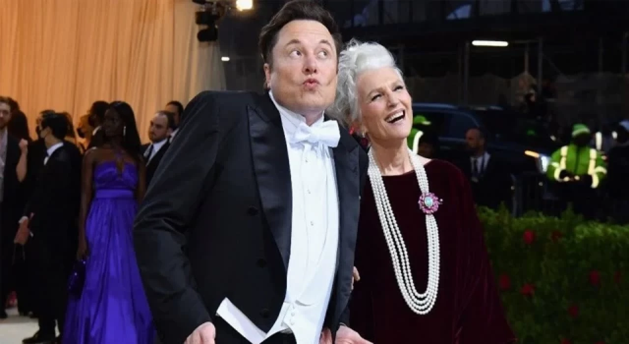 Elon Musk'ın annesi Maye Musk Sports Illustrated'e mayolu poz veren en yaşlı kadın oldu