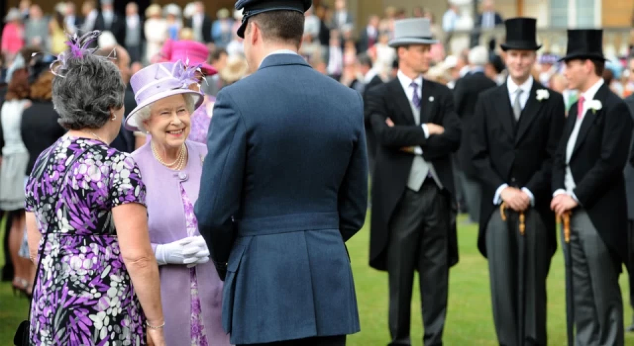 Kraliçe Elizabeth, bu yaz bahçe davetlerine de katılamayacak