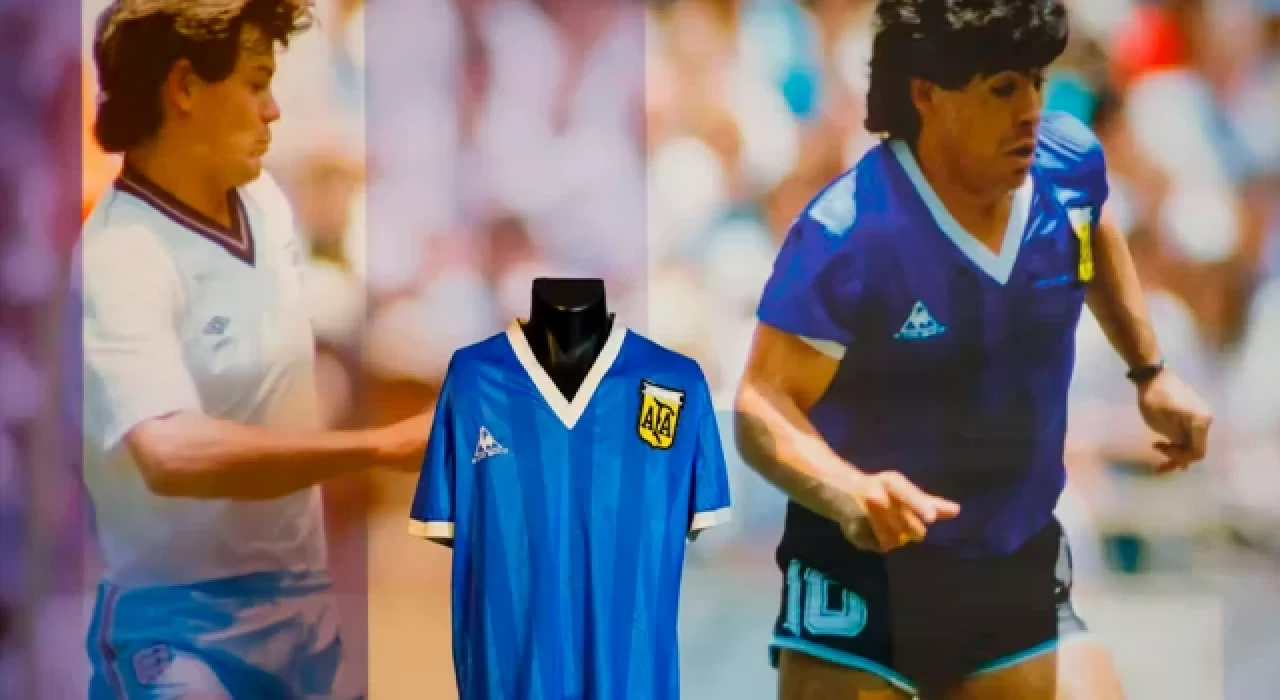 Maradona'nın efsane forması, rekor fiyata satıldı