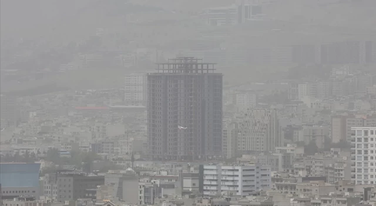 Tahran'da hava kirliliği nedeniyle okullar yine tatil