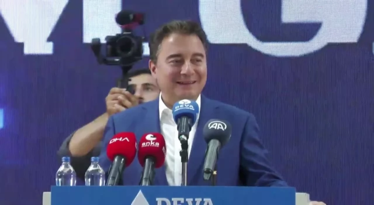 Ali Babacan: ''Onların gece yarısı bozdukları ekonomiyi gündüz gözüyle düzelteceğiz” dedi.