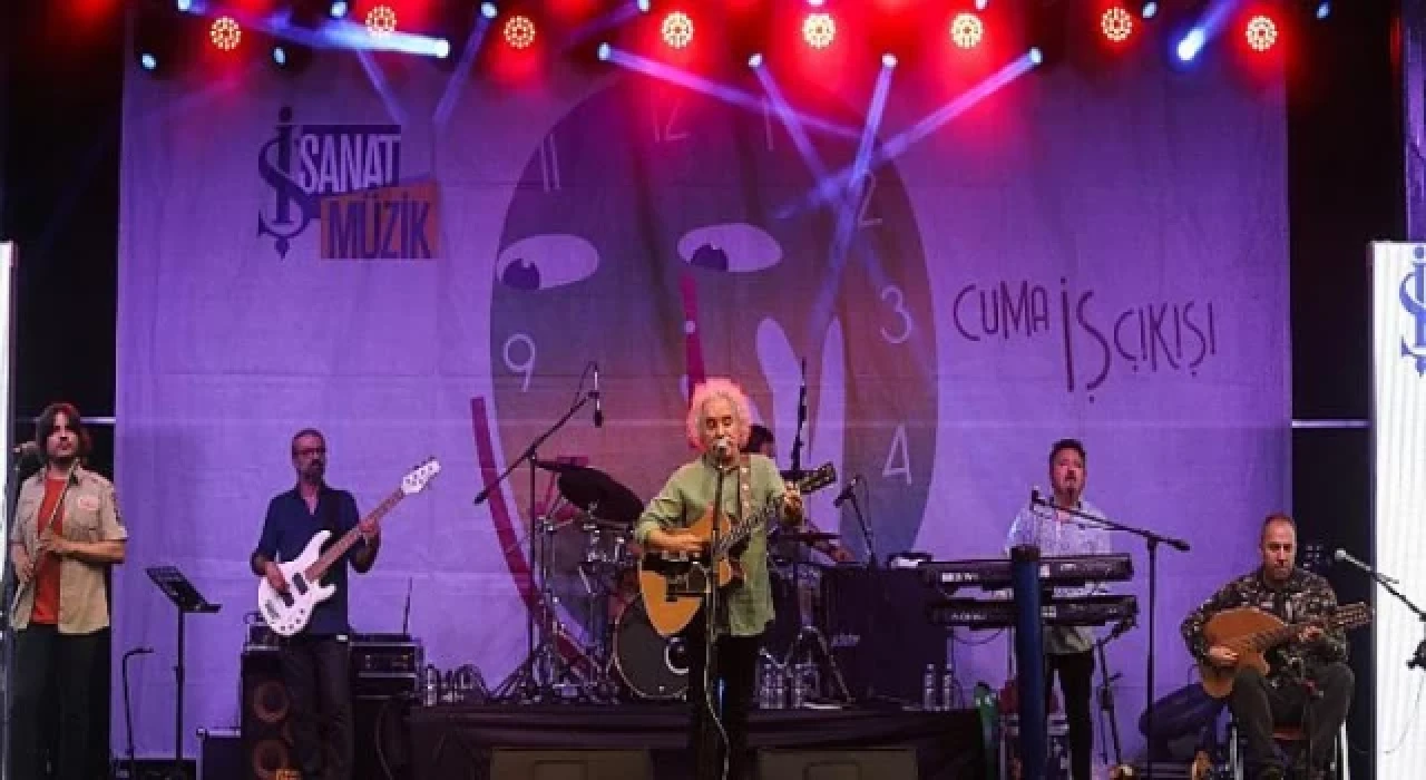 Cuma İş Çıkışı Ankara Konserinde Yeni Türkü Sahne Aldı