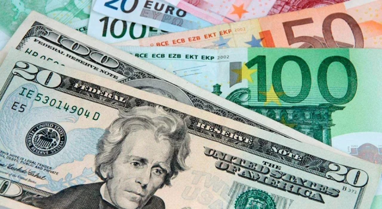 Dolar 17,30 TL'den euro 18,15 TL'den haftayı kapattı