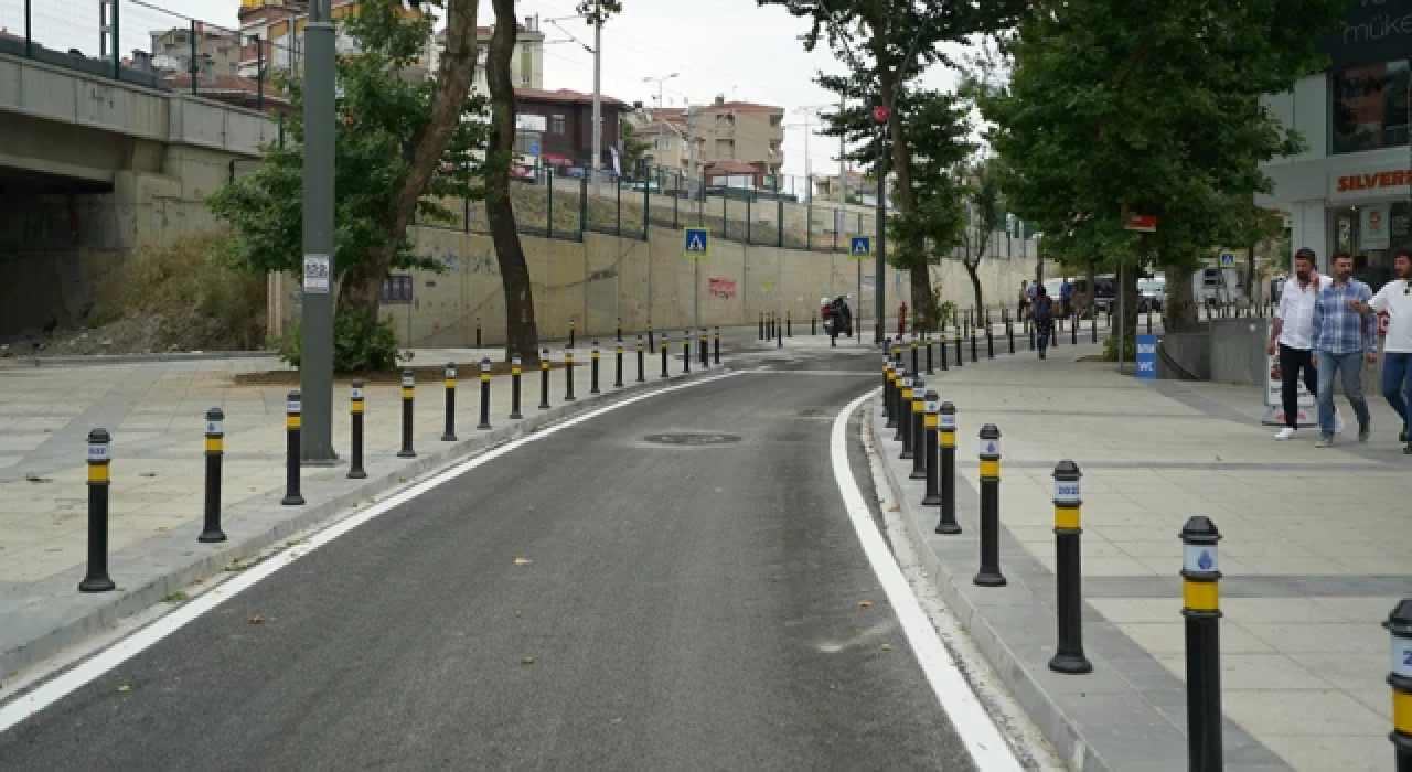 Hürriyet Caddesi yeni haliyle trafiğe açıldı