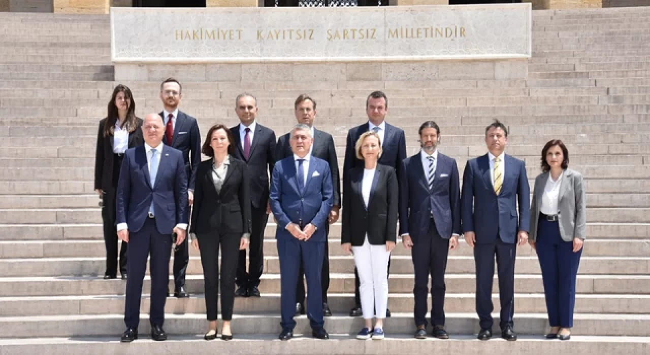 TÜSİAD'dan Anıtkabir'e ziyaret