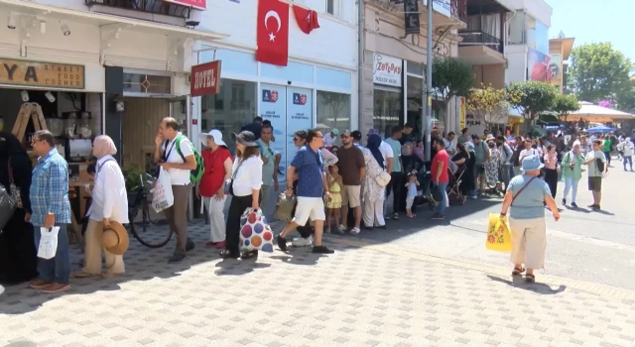 Büyükada’ya tatilci akını