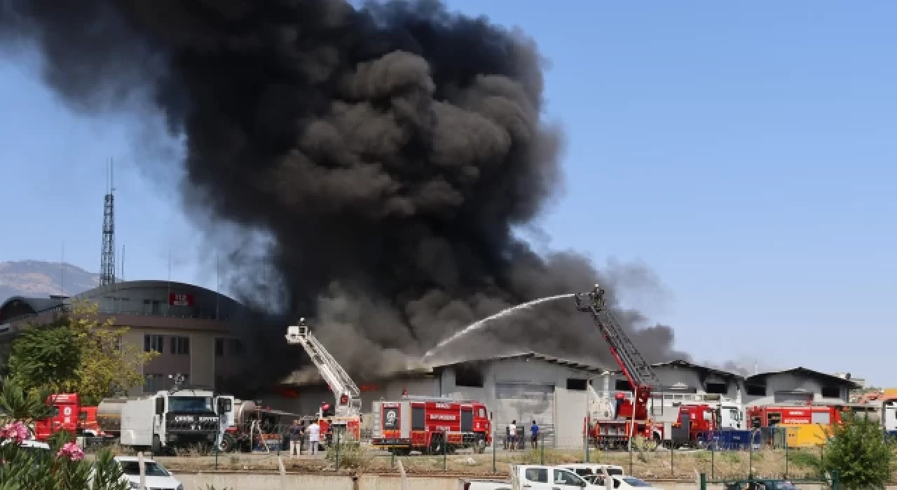 Denizli’de Çevik Kuvvet’e ait lojistik merkezinde yangın