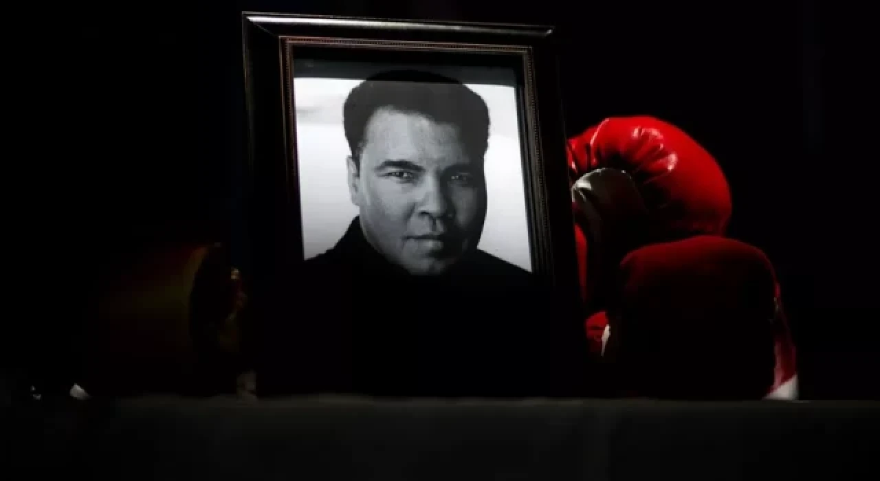 Muhammed Ali'nin şampiyonluk kemeri 6.18 milyon dolara satıldı