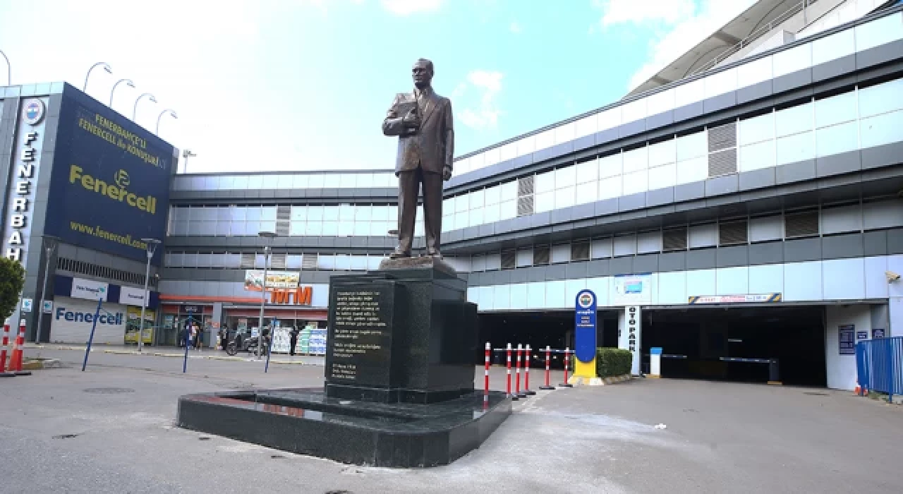 Stadın önüne Atatürk heykeli diken Fenerbahçe'den açıklama: Büyük Atatürk! İzindeyiz, ilelebet!