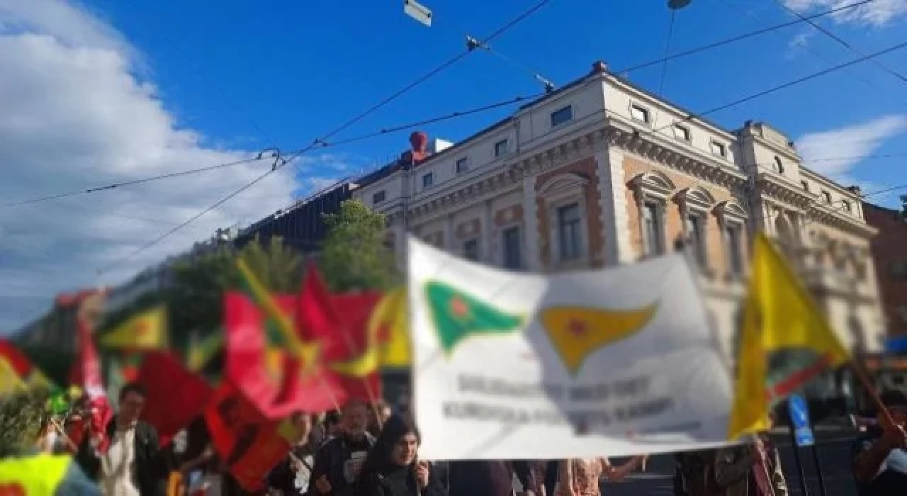 Terör örgütü yandaşları üçlü mutabakat sonrası İsveç'te sokaklarda!