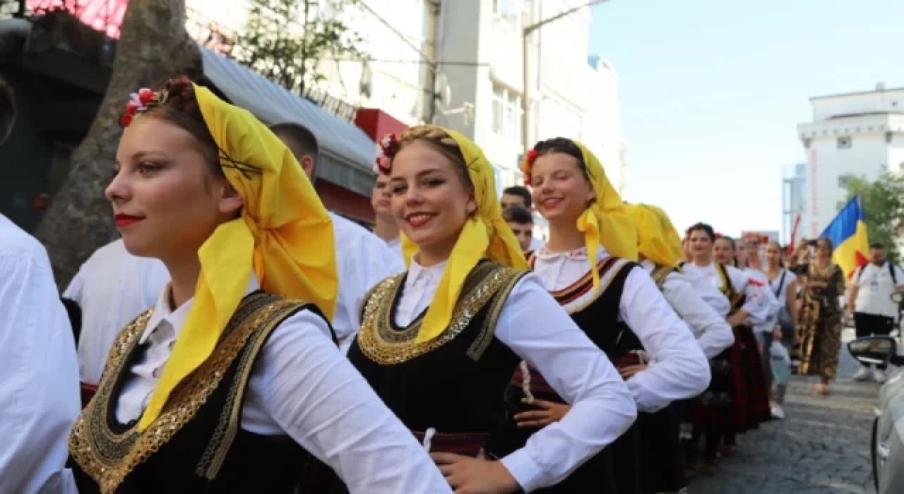 Kartal'da 'Uluslararası Halk Oyunları Festivali' coşkusu