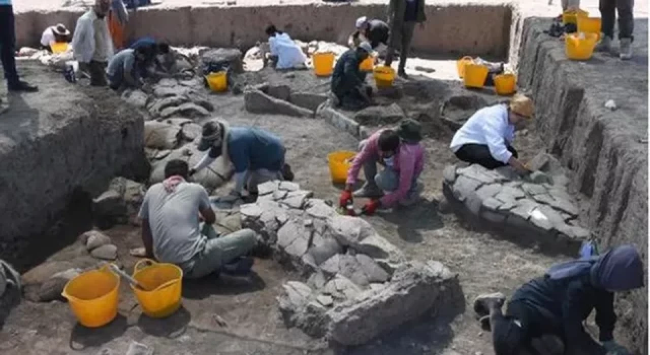 Küllüoba Höyüğü'nde 100'den fazla mezar bulundu