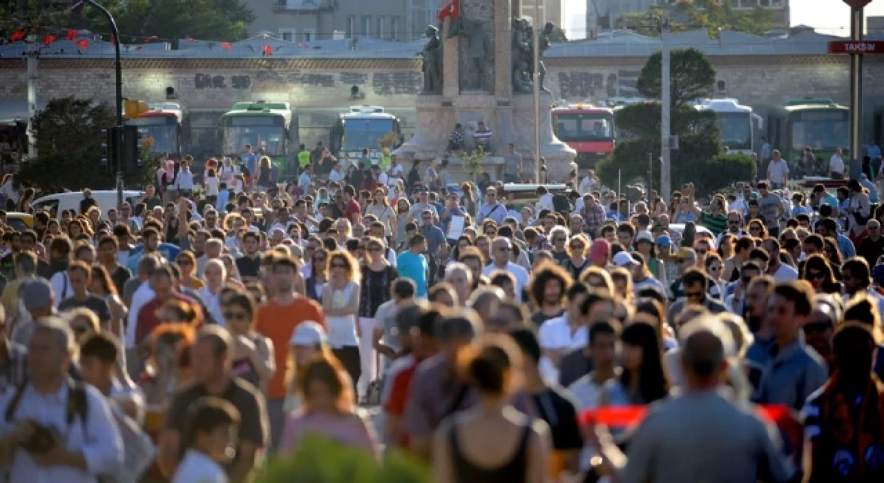 Vatandaşların yüzde 63'ü gelecek yıl yaşam standartlarının düşeceğini düşünüyor