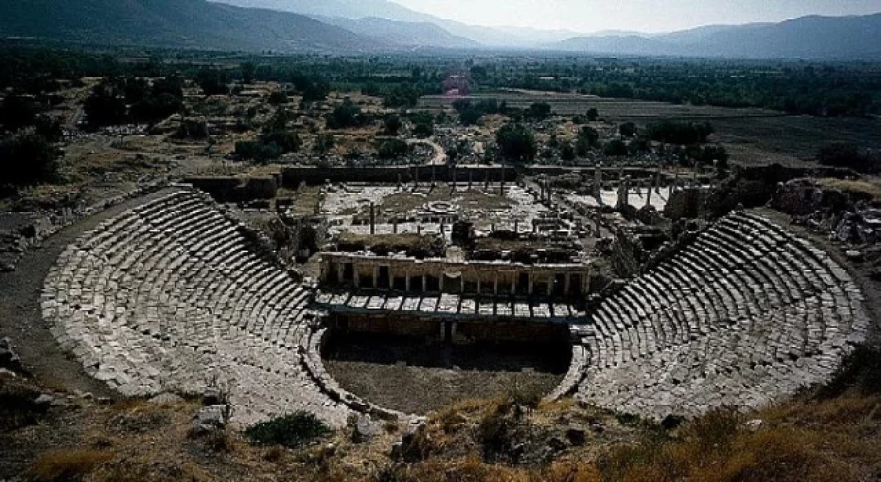 Ara Güler Müzesi’nin Ankara’daki ilk sergisi “Aphrodisias-Ara Güler” Erimtan Arkeoloji ve Sanat Müzesi iş birliği ile açılıyor