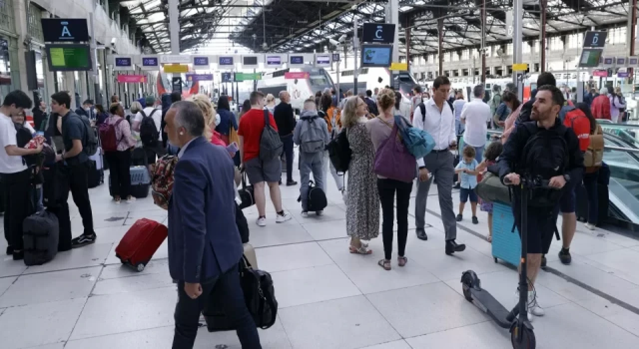 Fransa'da hükümet enerji tasarrufu için tren seferlerini azaltmaya hazırlanıyor