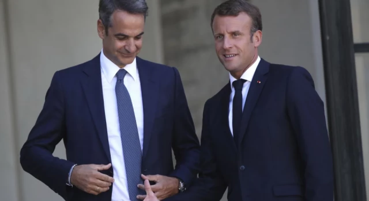 Macron, Miçotakis'le Paris'te bir araya geldi