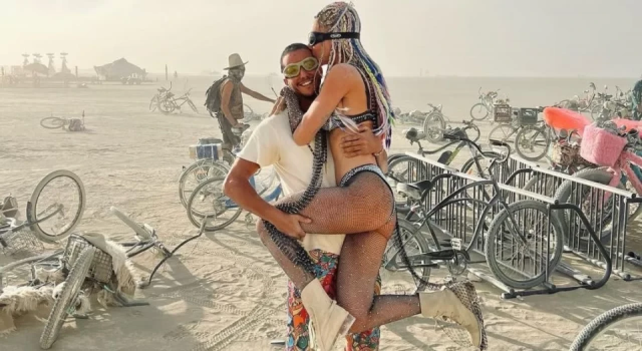 Şeyma Subaşı ve Meedo, Burning Man'e katıldı