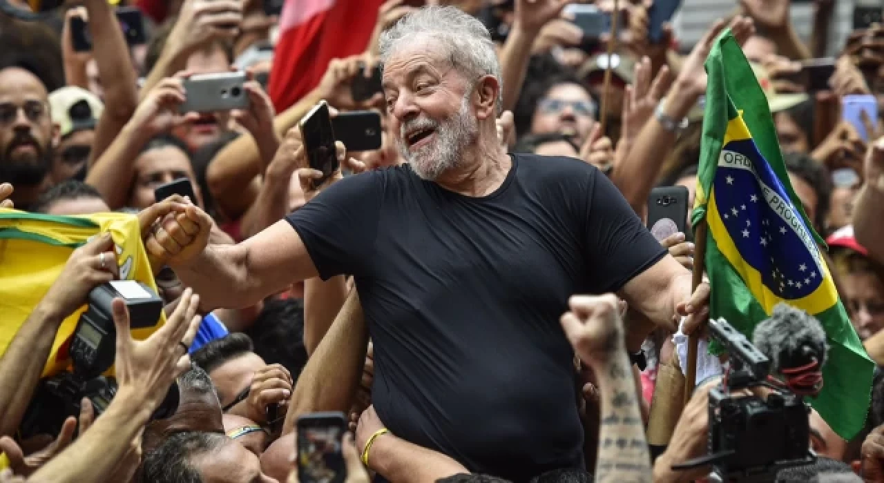 Brezilya'da seçimin kazananı solcu lider Lula da Silva