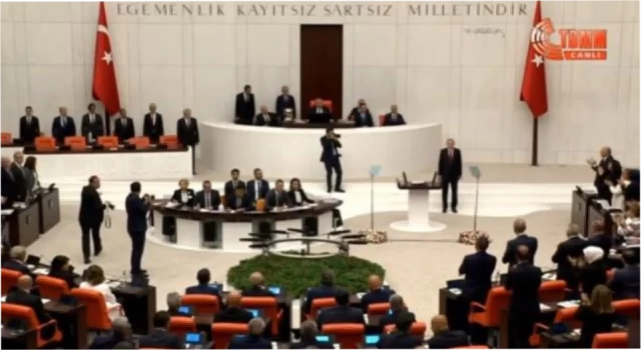 CHP,  Cumhurbaşkanı Erdoğan için ayağa kalkmadı