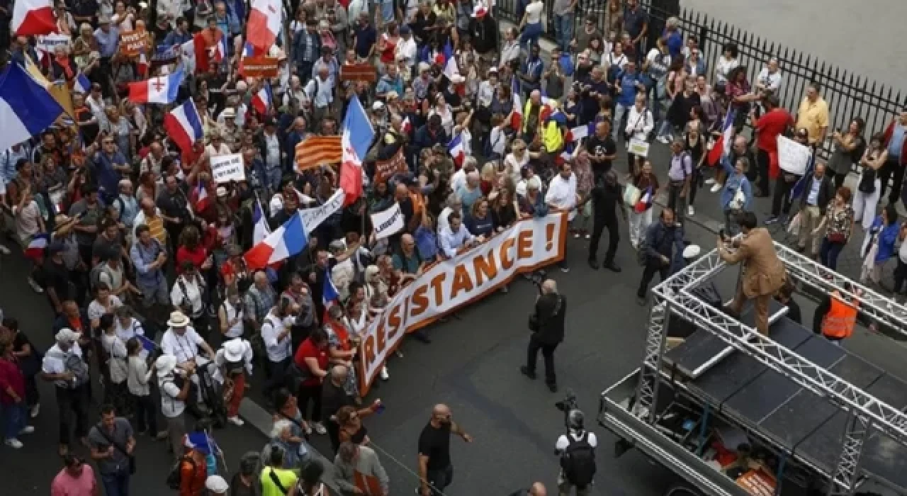 Fransa'da NATO ve AB karşıtı protesto