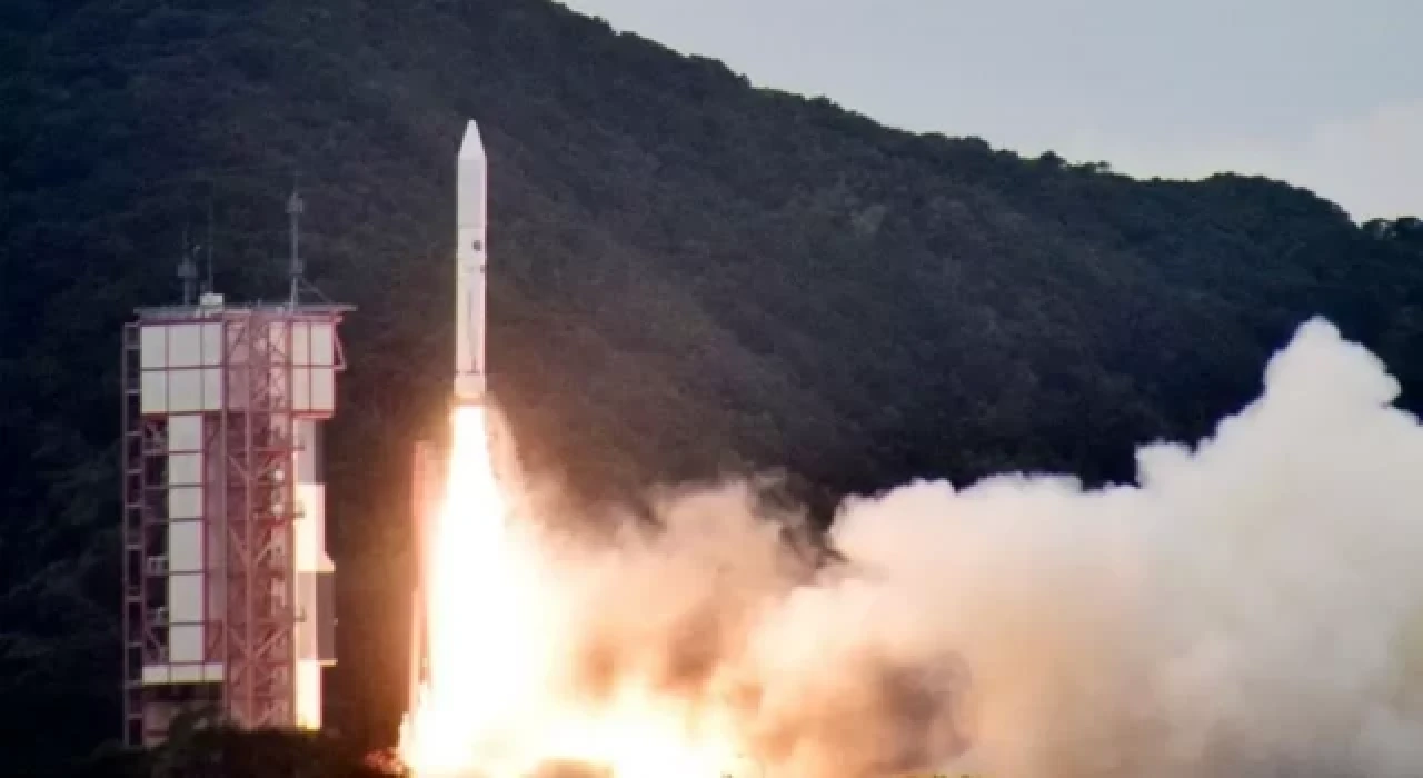 Japonya'nın Epsilon-6 roketi kendini imha etti