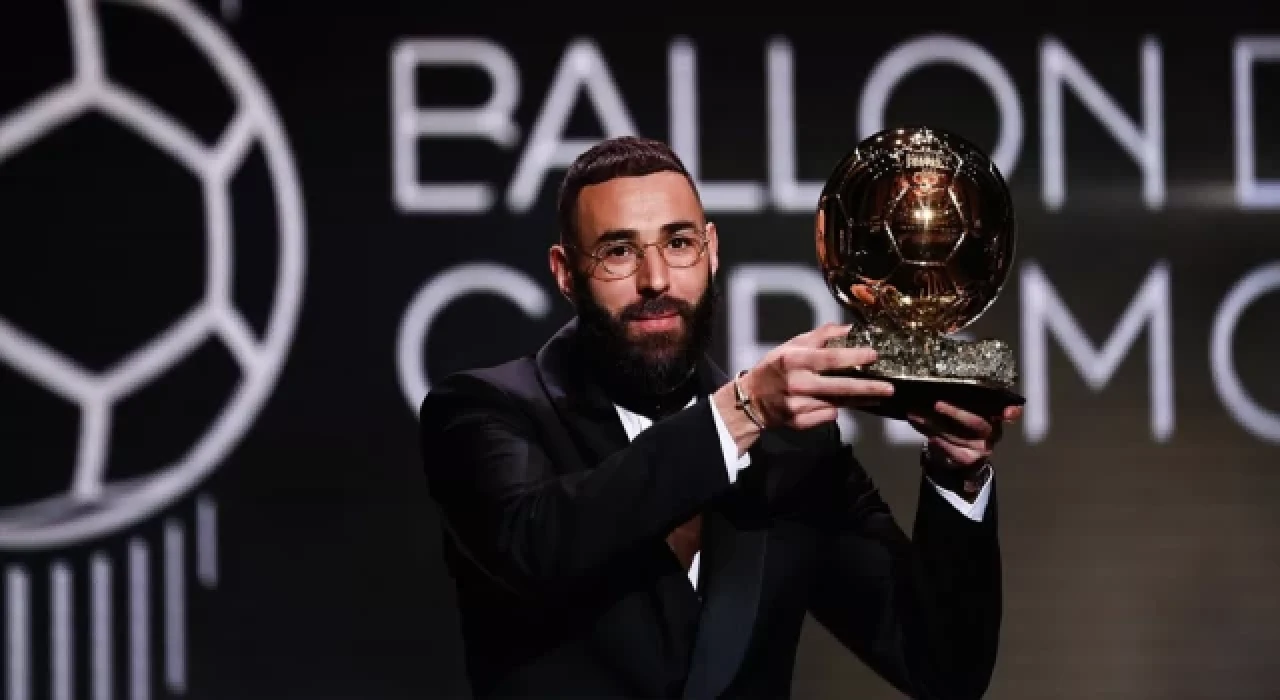 Karim Benzema 2022 Ballon d'Or ödülünün sahibi oldu