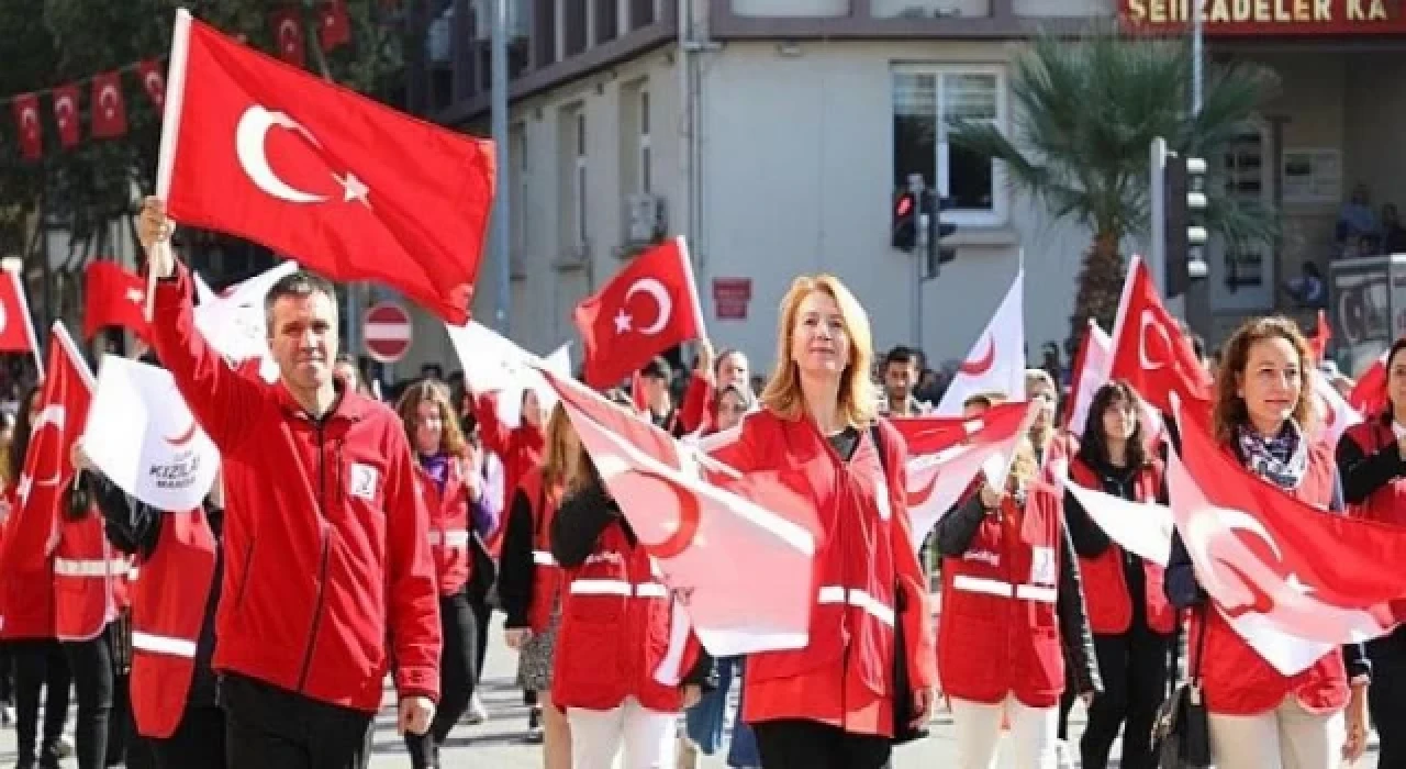 Kızılay Gönüllüleri Cumhuriyet Bayramı’nı Coşkuyla Kutluyor