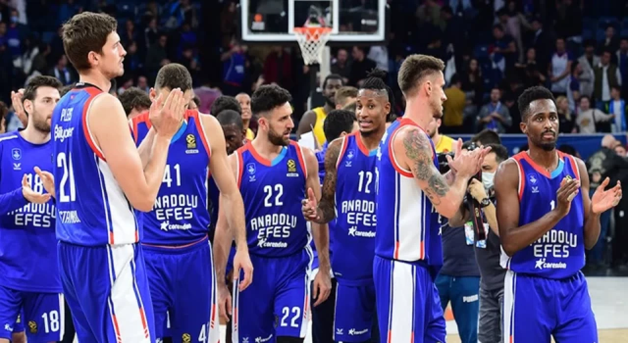 Anadolu Efes, Barcelona'yı devirdi