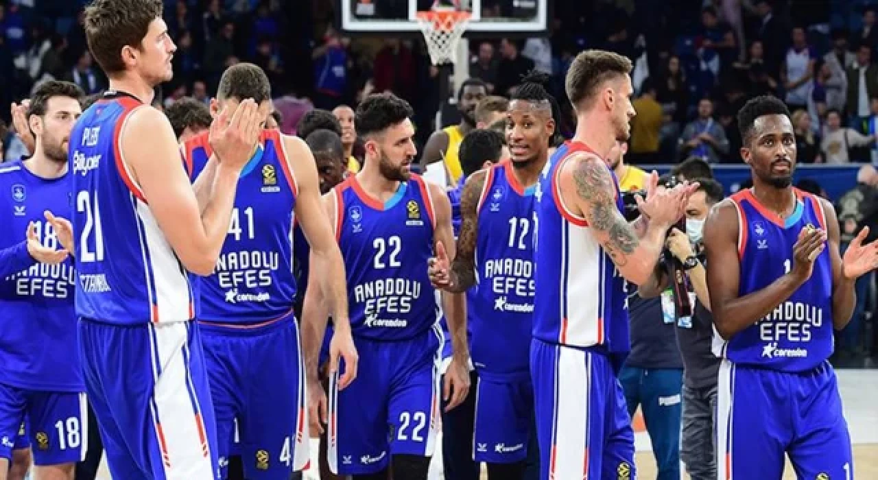 Anadolu Efes, Barcelona'yı konuk ediyor