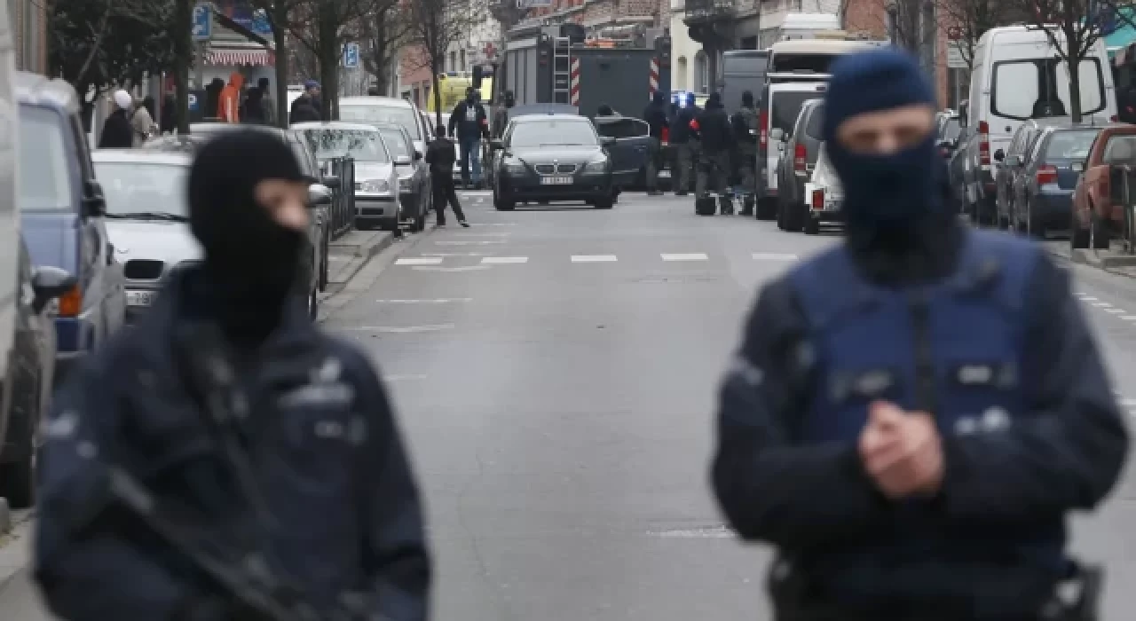 Belçika'da polise bıçaklı saldırı: 2 ölü, 1 yaralı