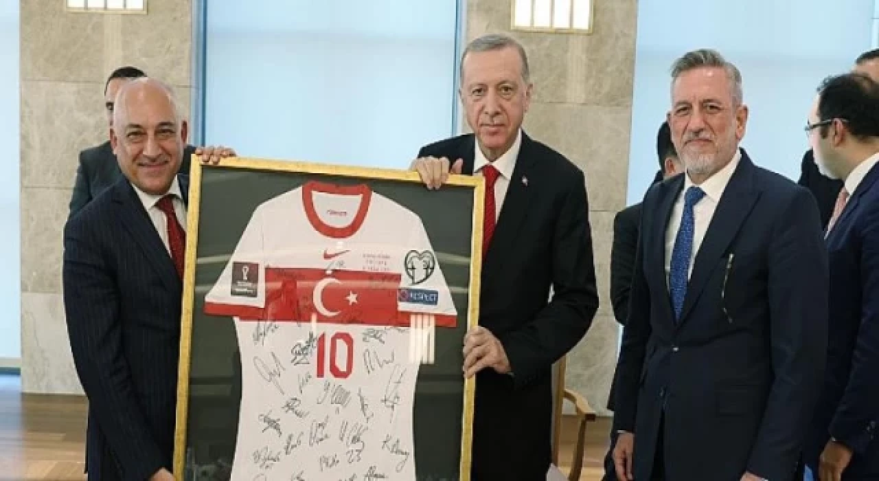 Cumhurbaşkanı Erdoğan, TFF Başkanı Mehmet Büyükekşi’yi kabul etti