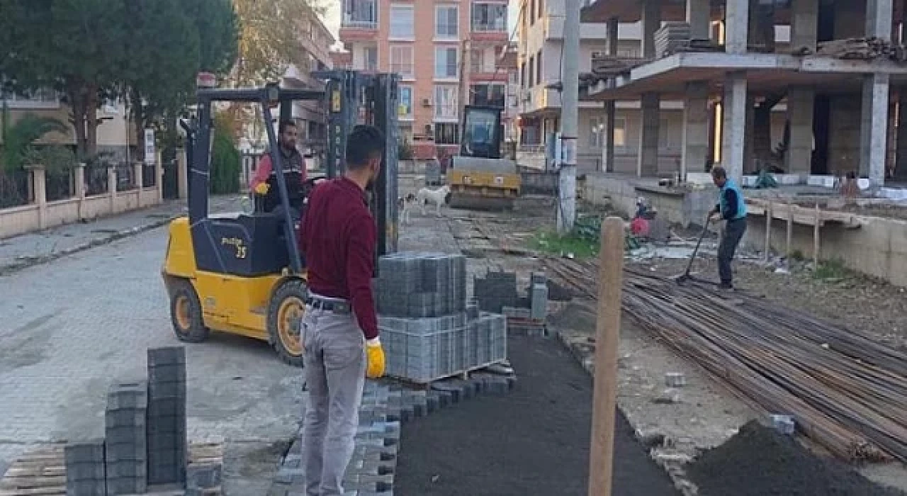 Edremit’te Bozuk Yollar Tamirleniyor