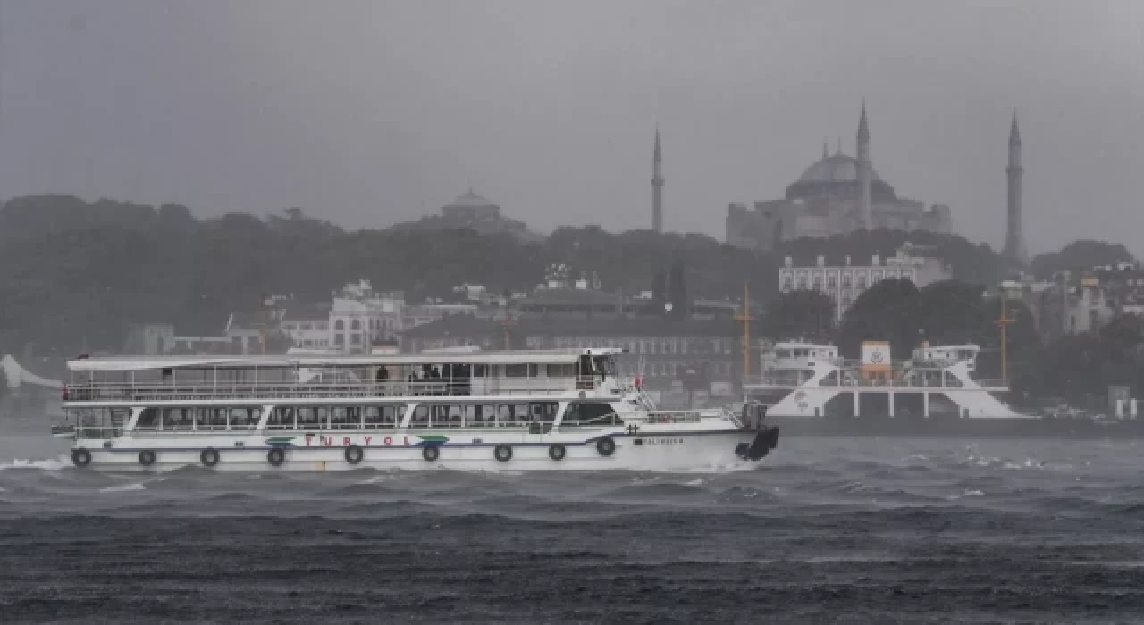 İstanbul'da deniz ulaşımına hava muhalefeti engeli