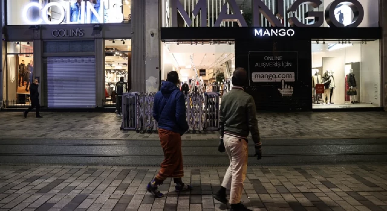 İstiklal Caddesi yayalara erişime açıldı, banklar kaldırıldı