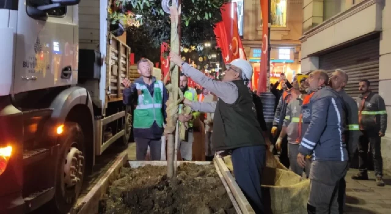 İstiklal'e yeni düzenleme: Banklar ve beton saksılar kaldırılıyor