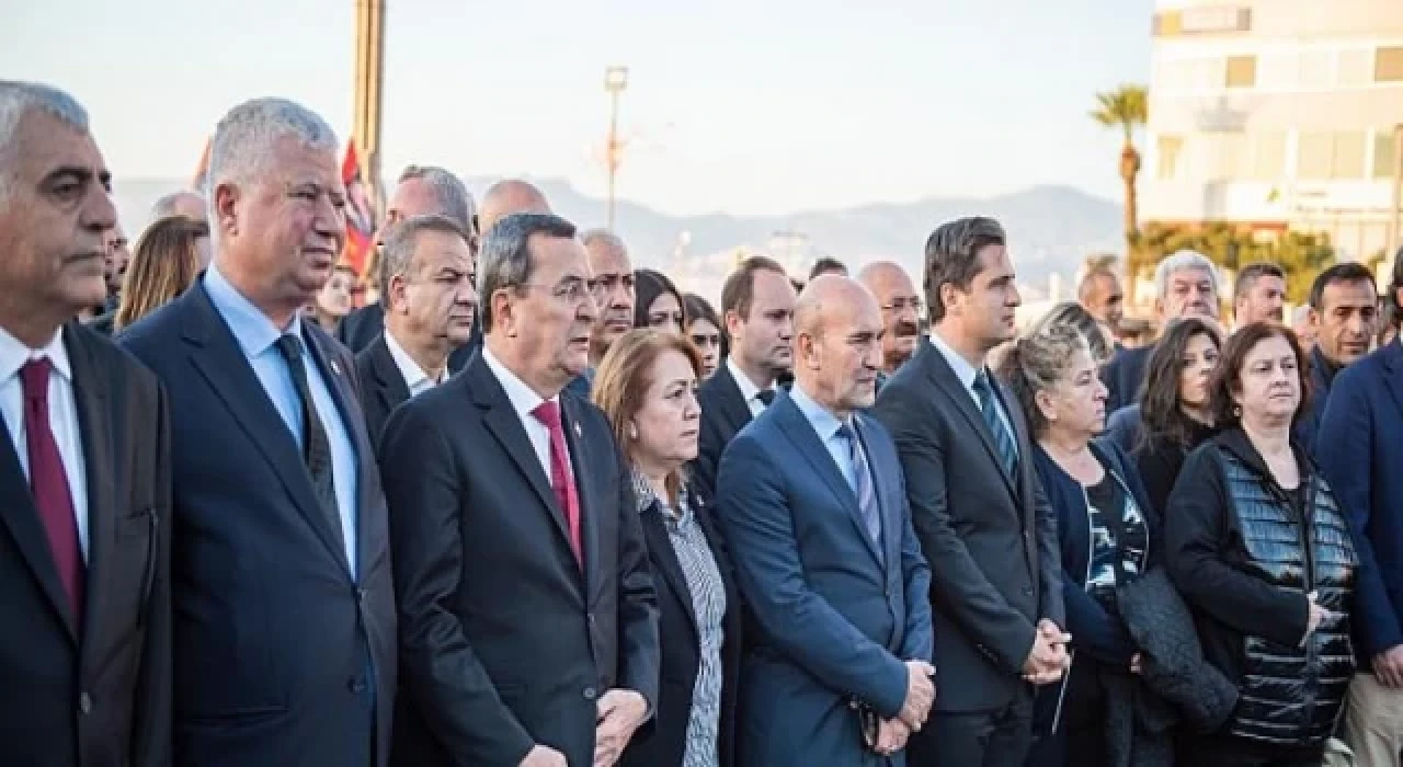 İzmir Ata’ya saygı için yürüdü