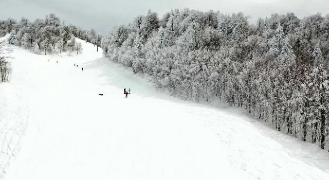 Kartepe'ye mevsimin ilk karı yağdı