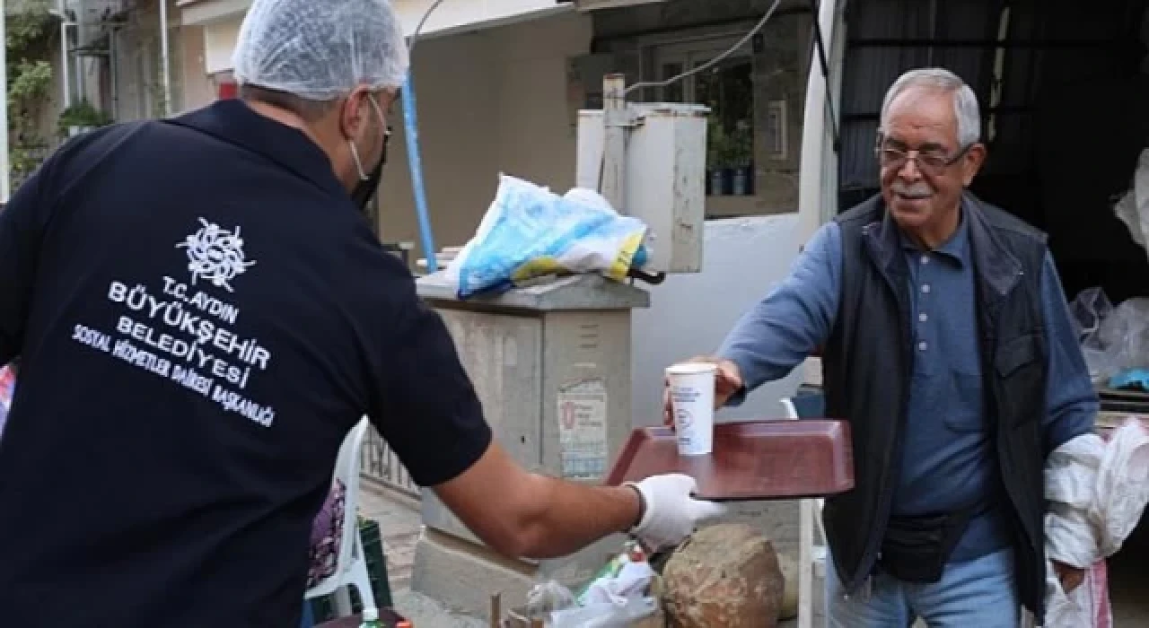 Pazarcı esnafı sabahları yapılan çorba ikramından memnun kaldı