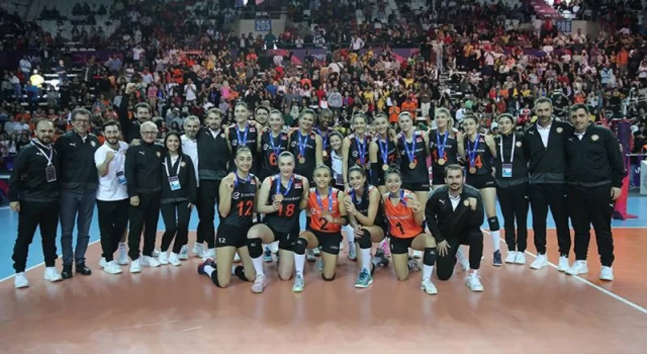 2022 FIVB Kadınlar Kulüpler Dünya Şampiyonası’nda Eczacıbaşı Dynavit'ten bronz madalya