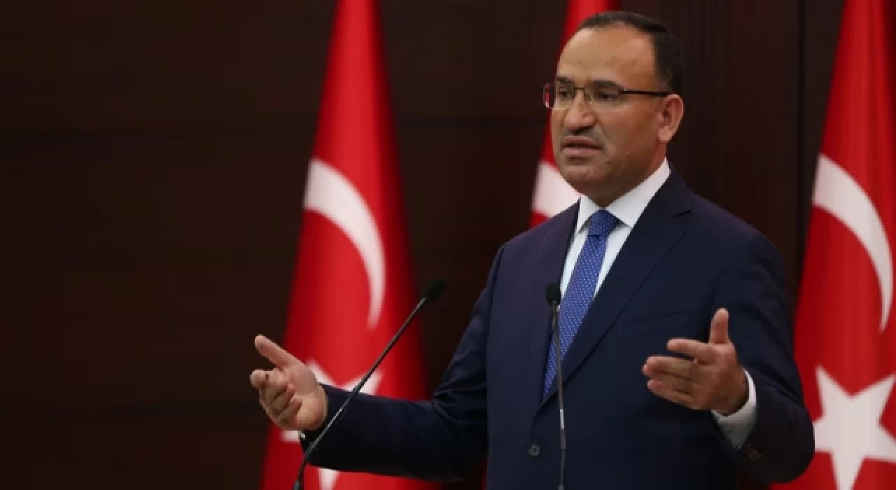 Bakan Bekir Bozdağ: Başörtüsü teklifi imzaya açıldı