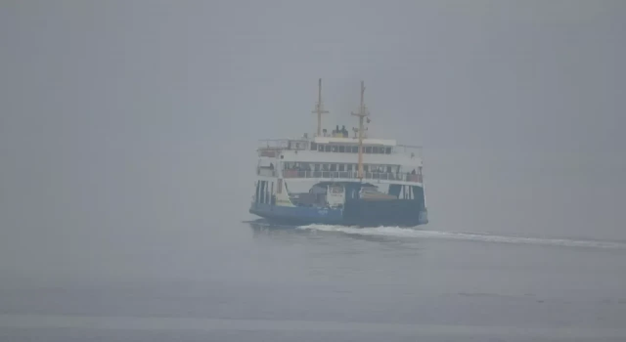 Çanakkale Boğazı sis nedeniyle transit gemilere kapatıldı