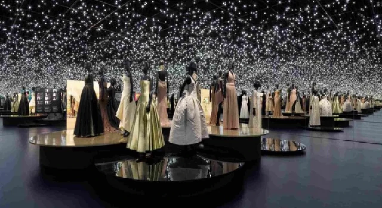 Christian Dior'un  Designer of Dreams sergisi göz alıyor