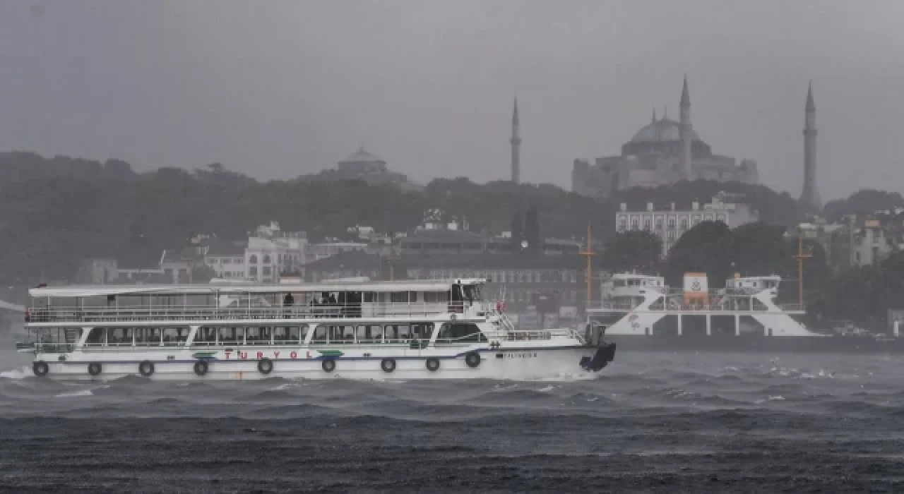 İstanbul’da vapur seferlerine lodos engeli