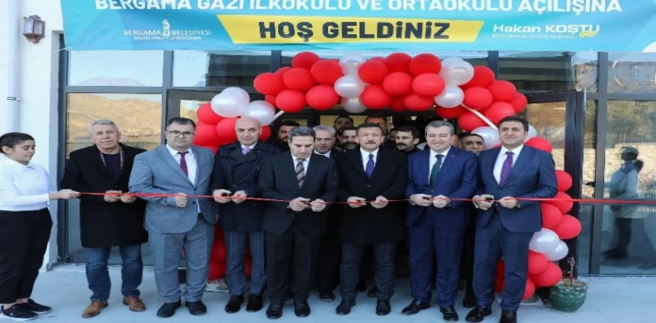 İzmir Bergama’da eğitim hem açılış, hem temel