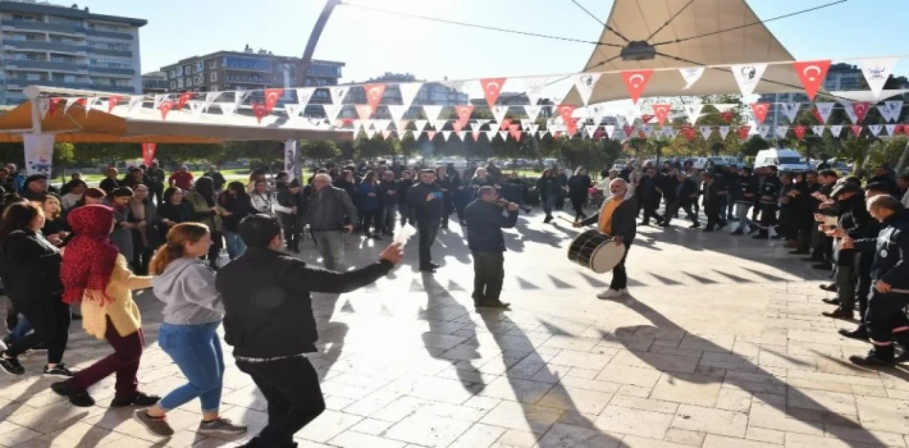 İzmir Çiğli’de davullu zurnalı ’toplu’ sevinç