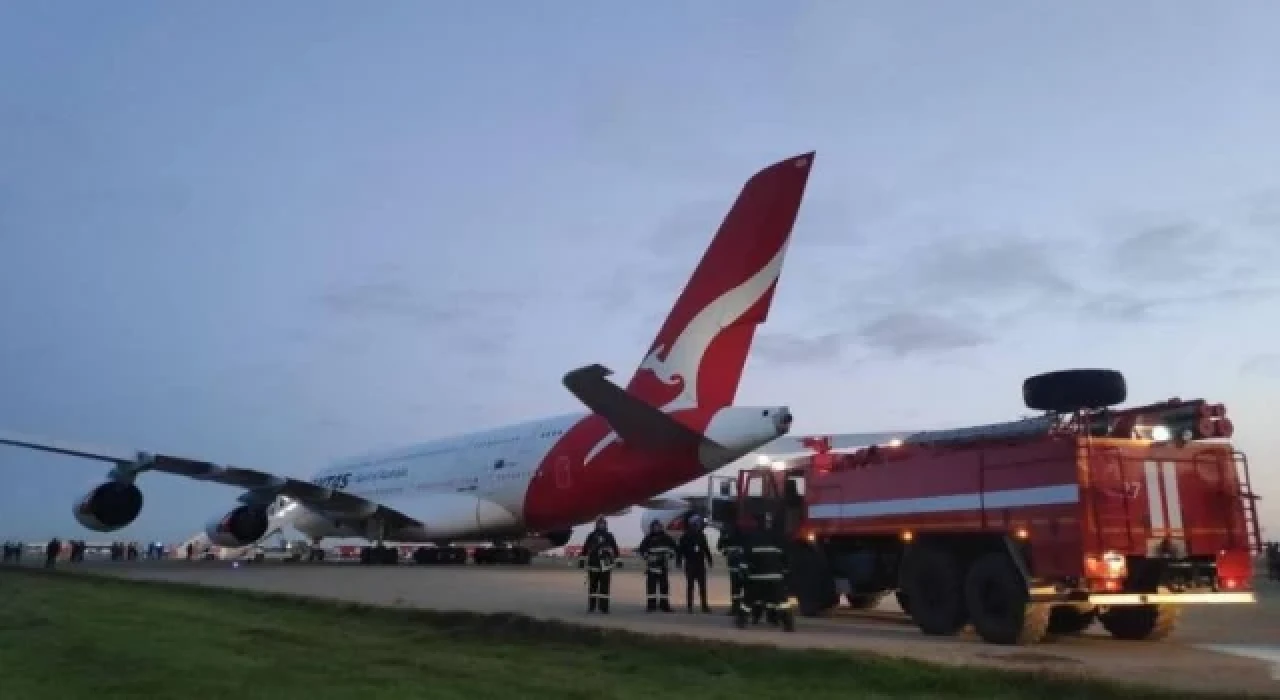 Singapur’dan Londra’ya giden Qantas uçağı, Azerbaycan’a acil iniş yaptı