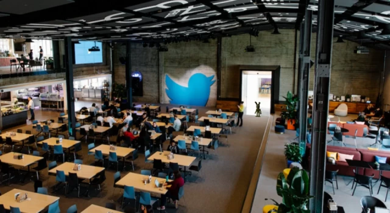 Twitter ofis mobilyalarını açık arttırmaya çıkarıyor